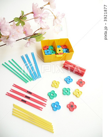 入学準備 算数セット おはじきと数え棒 の写真素材