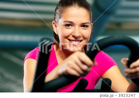 3923247