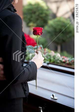 3925870
