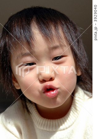 チュッしてる男の子 チュッしてる男の子 3929040