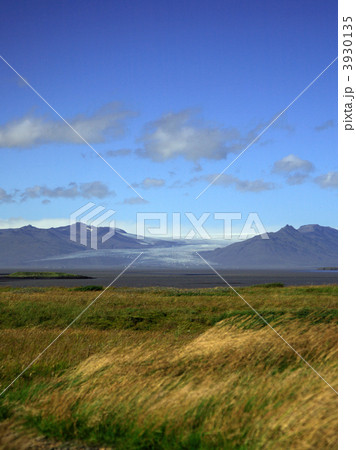 Meadow and glacier 3930135