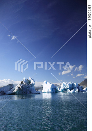 Large icebergs Large icebergs 3930193