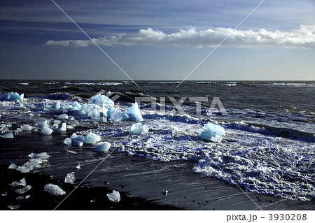 Fragments of icebergs Fragments of icebergs 3930208