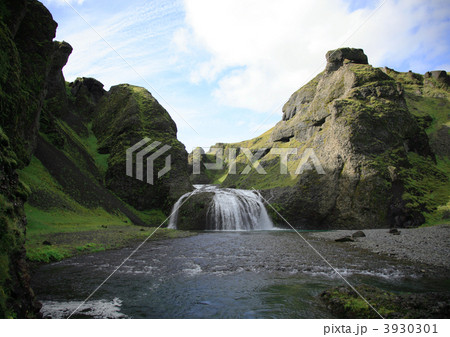 View up to Stjornarfoss waterfall 3930301