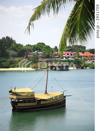 Traditional dhow Traditional dhow 3931709