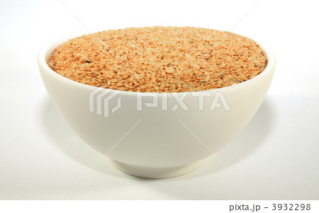 Golden linseed in a bowl 3932298