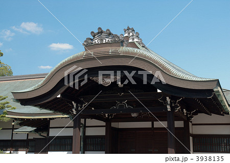 仙洞御所　京都大宮御所御車寄の唐破風屋根 3938135