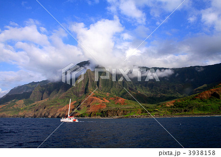 カウアイ島の秘境 ナ・パリ・コースト カウアイ島の秘境 ナ・パリ・コースト 3938158