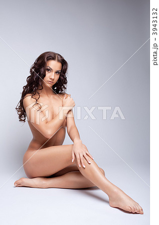 young naked woman posing for nude photography - Stock Photo 3943132