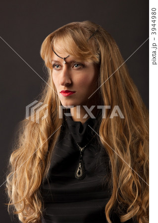 Beautiful woman with long blonde hair 3944980