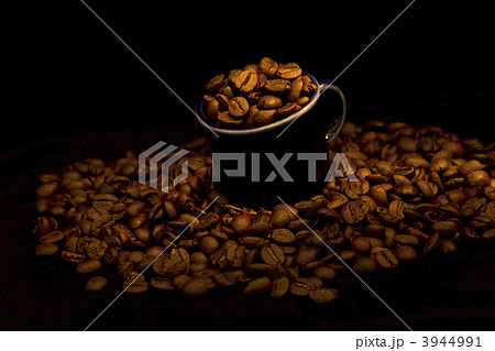 dark cup with coffee beans dark cup with coffee beans 3944991