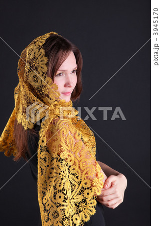 Beauty smile woman in yellow tippet 3945170