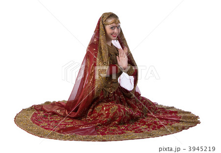 Beauty white woman in traditional indian costume 3945219