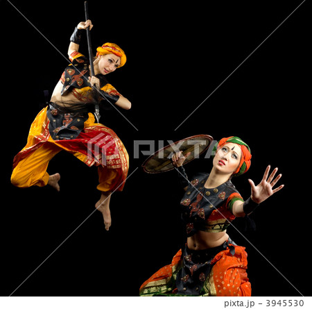 Two woman fight with spear and shield Two woman fight with spear and shield 3945530