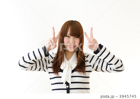 茶髪の若い女性 3945745