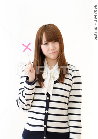 茶髪の若い女性 茶髪の若い女性 3947096