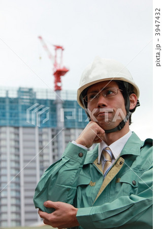 作業員 建築業 建設業 工務店 現場監督 (男性 仕事 ビジネス 工事現場 30代) 3947432