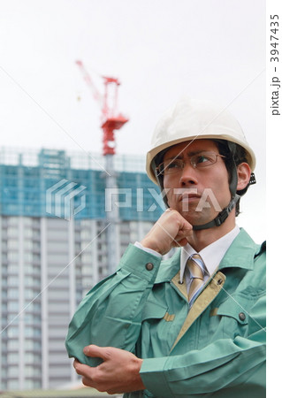 作業員 建築業 建設業 工務店 現場監督 (男性 仕事 ビジネス 工事現場 30代) 3947435