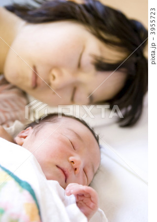 新生児と母親 新生児と母親 3955723