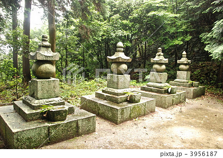 織田信雄公 四代供養塔（安土城址／滋賀県近江八幡市安土町） 3956187