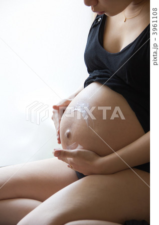 妊娠線予防 ～妊婦さんのスキンケア～ 3961108