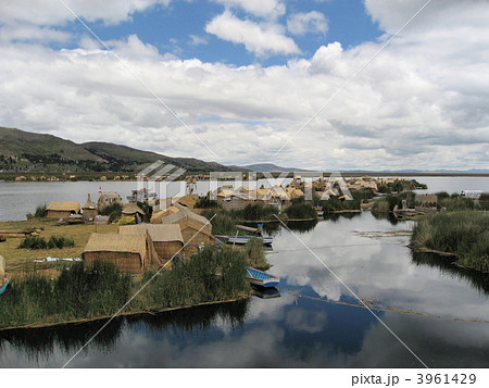 チチカカ湖のウロス島(ペルー) チチカカ湖のウロス島(ペルー) 3961429