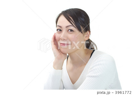 頬杖をつく女性 頬杖をつく女性 3961772