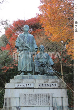 円山公園の坂本龍馬と中岡慎太郎 3962302