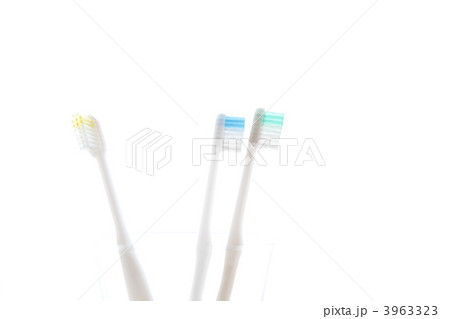 3本の歯ブラシ 3963323