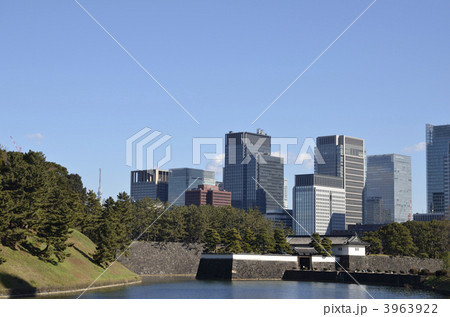 内堀通から丸の内を望む 3963922