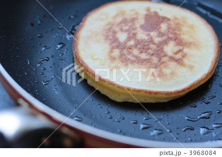 パンケーキを焼く パンケーキを焼く 3968084