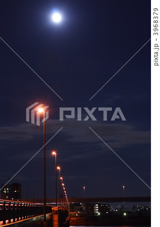 満月と小松川大橋 3968379