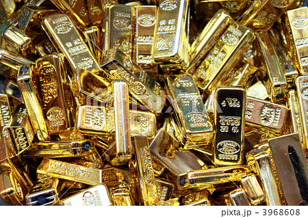 たくさんの金の延べ棒の写真素材