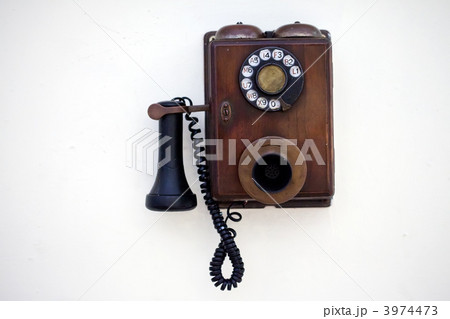 Retro phone 3974473