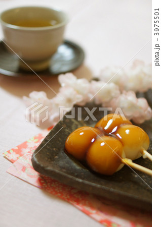 みたらし団子と緑茶 3975501