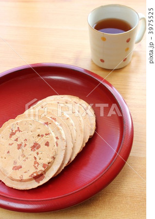 南部せんべいとほうじ茶 3975525