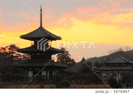 夕暮れの法起寺三重の塔 3976867