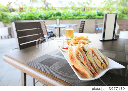 テラスレストランのクラブハウスサンド 3977130