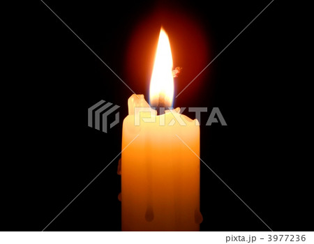 灯るロウソク　中心 3977236