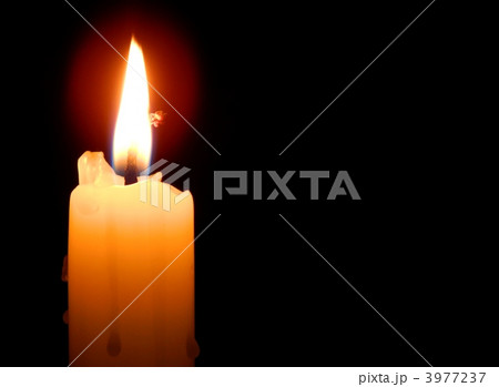 灯るロウソク　端 3977237