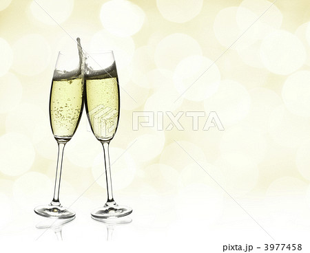 two glasses of champagne 3977458