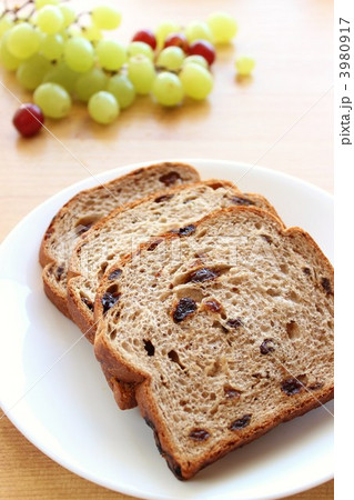 レーズンパンと葡萄 3980917