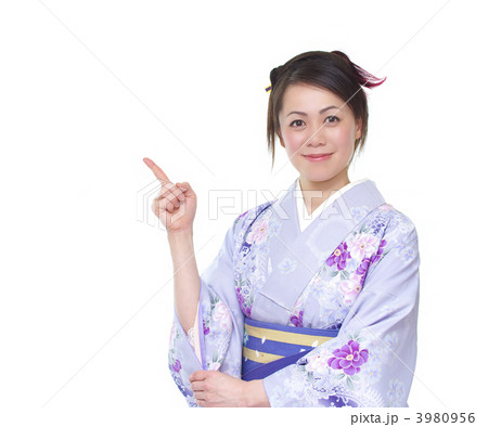 指差す着物の女性 3980956