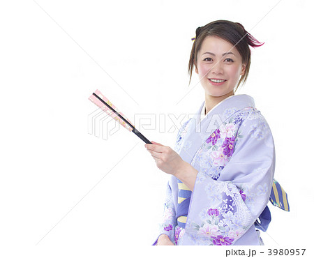 扇子で指す女性 3980957
