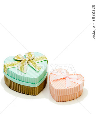 ハート型のギフトボックス 3983329