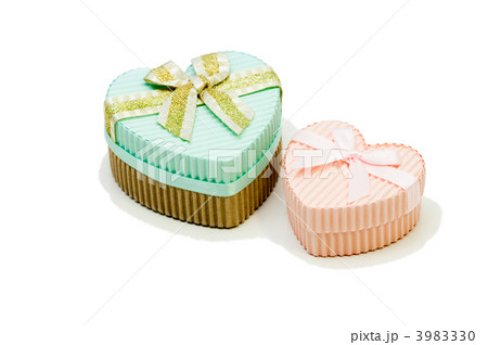 ハート型のギフトボックス 3983330