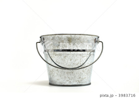 ブリキのバケツ 3983716