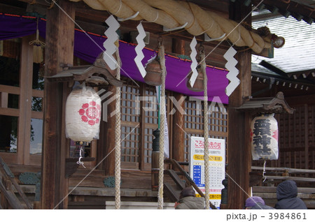 神社の本殿　神社の正面　神社の参拝人 3984861
