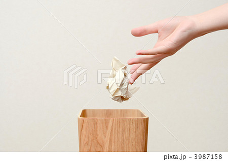 3987158