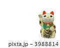 招き猫 正面 金運 コピースペース 3988814